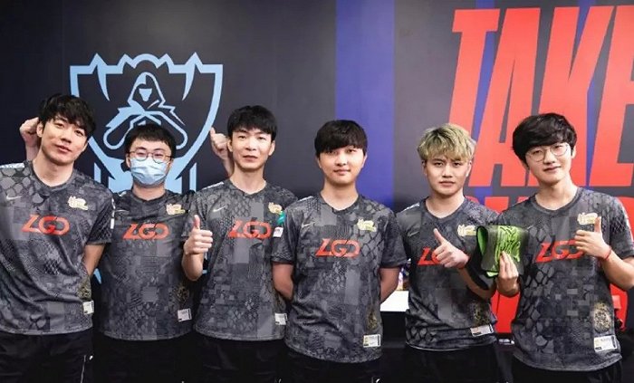 拜仁夺德甲四连胜续领跑 莱沃库森八连胜紧追在后.